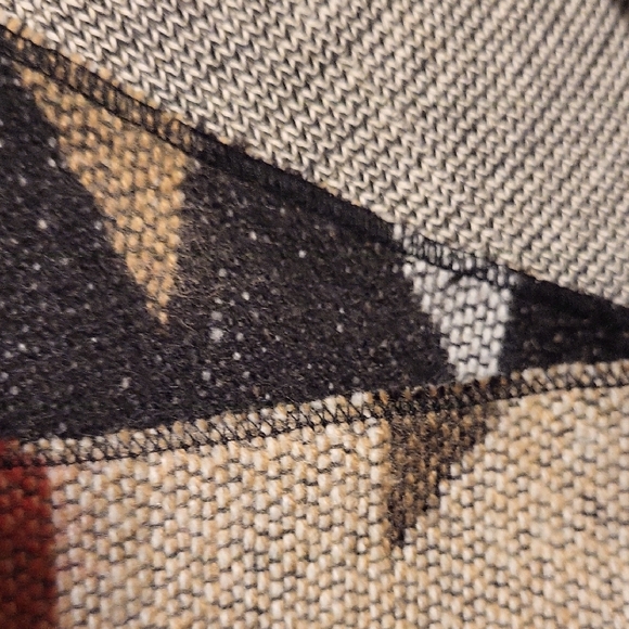 Geometric Patterned Shawl - Picture 7 of 7